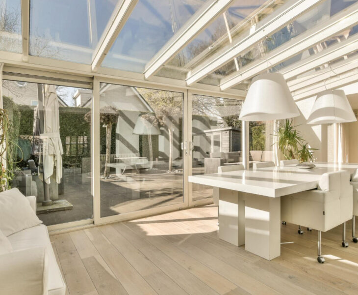 Comment intégrer une véranda au style des maisons de Royan ?
