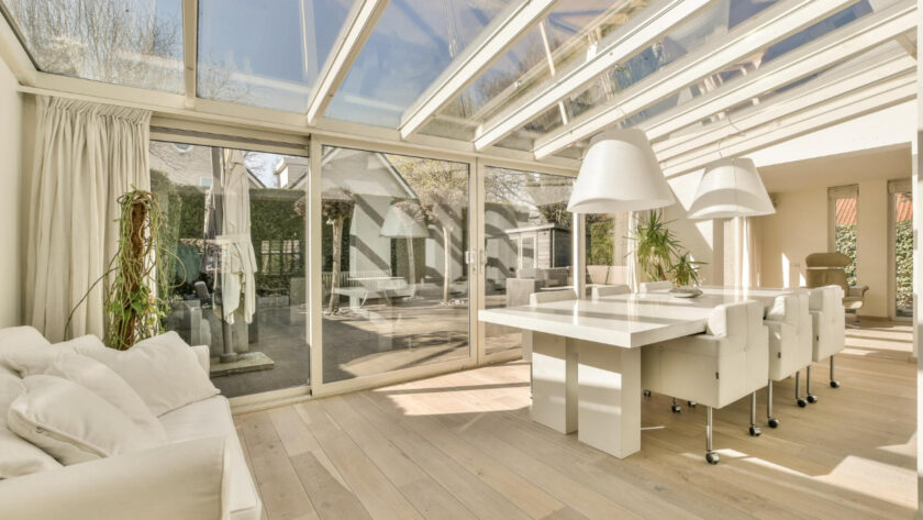 Comment intégrer une véranda au style des maisons de Royan ?
